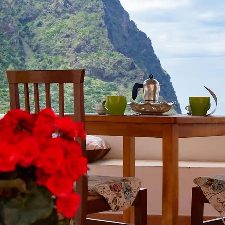 Al Cappero Farm stay Malfa (Salina)